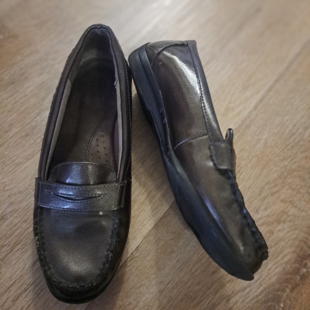 Life Stride Classic Flat Penny Loafers Dark Olive Green Black Women Shoes Size 7